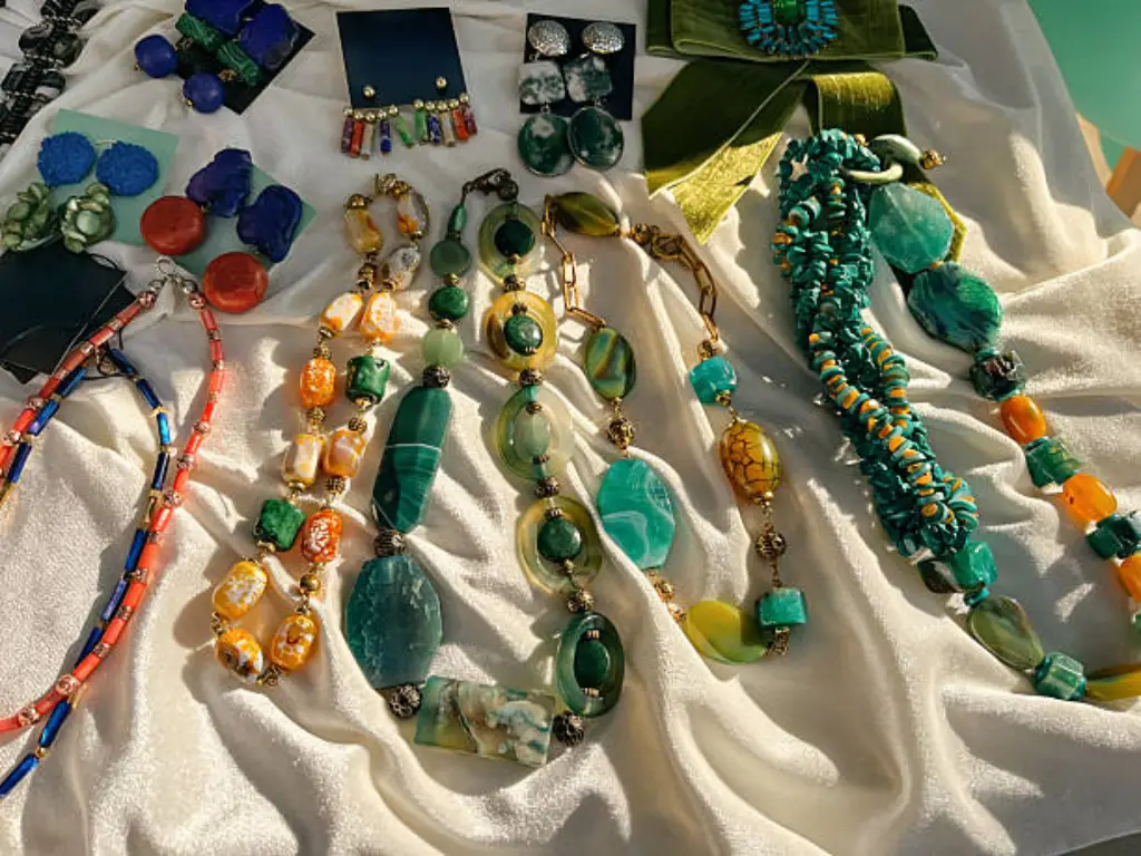 what is costume jewelry